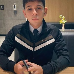 Meet your Posher, Luis